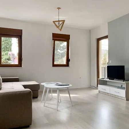 Apartman Arya