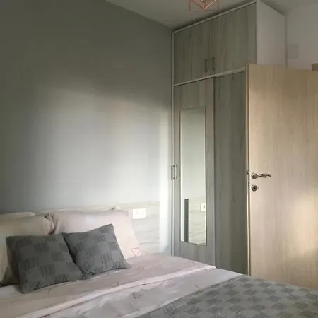 Arya Apartman *