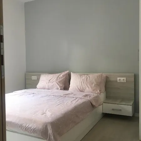 Arya Apartman